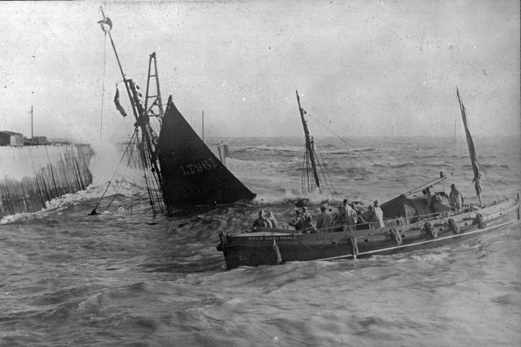 RNLI lifeboat from 1886 black and white image at sea rescuing the Mexico